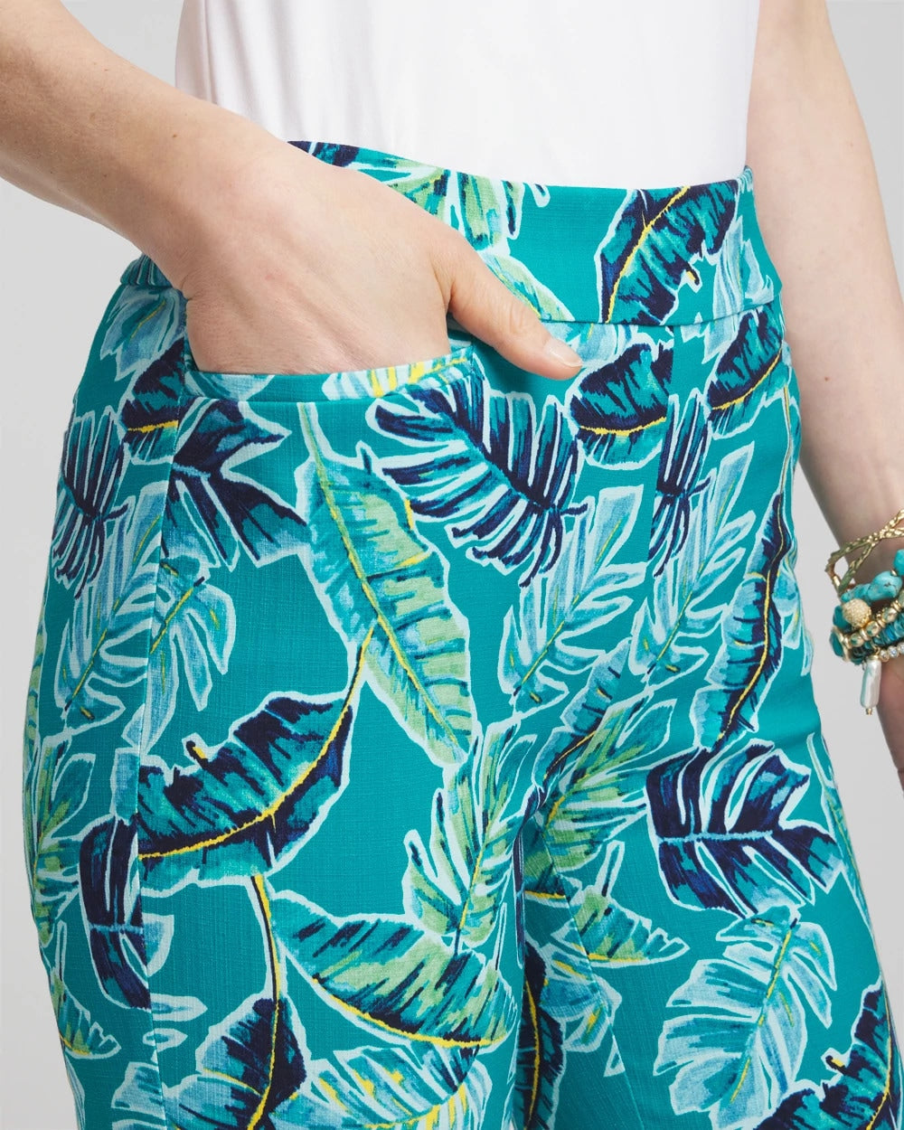 Chico's Petites Brigitte™ Tropical Pull-On Ankle Pants